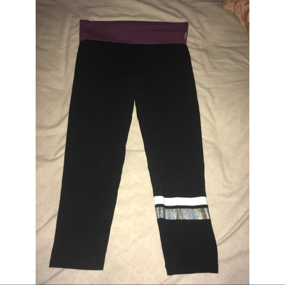 Victoria’s Secret cropped leggings (size small)